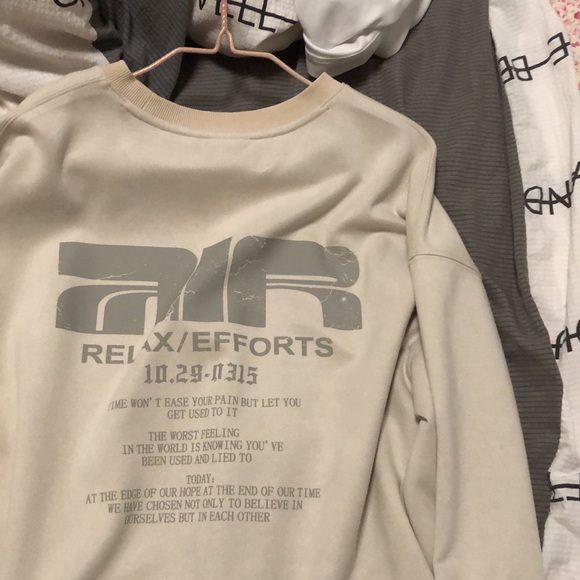 Men's beige long-sleeved T-shirt with simple round neck - Picture 16 of 16